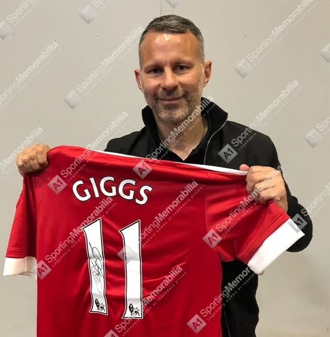 PRE-FRAMED Ryan Giggs Signed Manchester United Home Football Shirt - Number 11 Premium Framed - Image 2