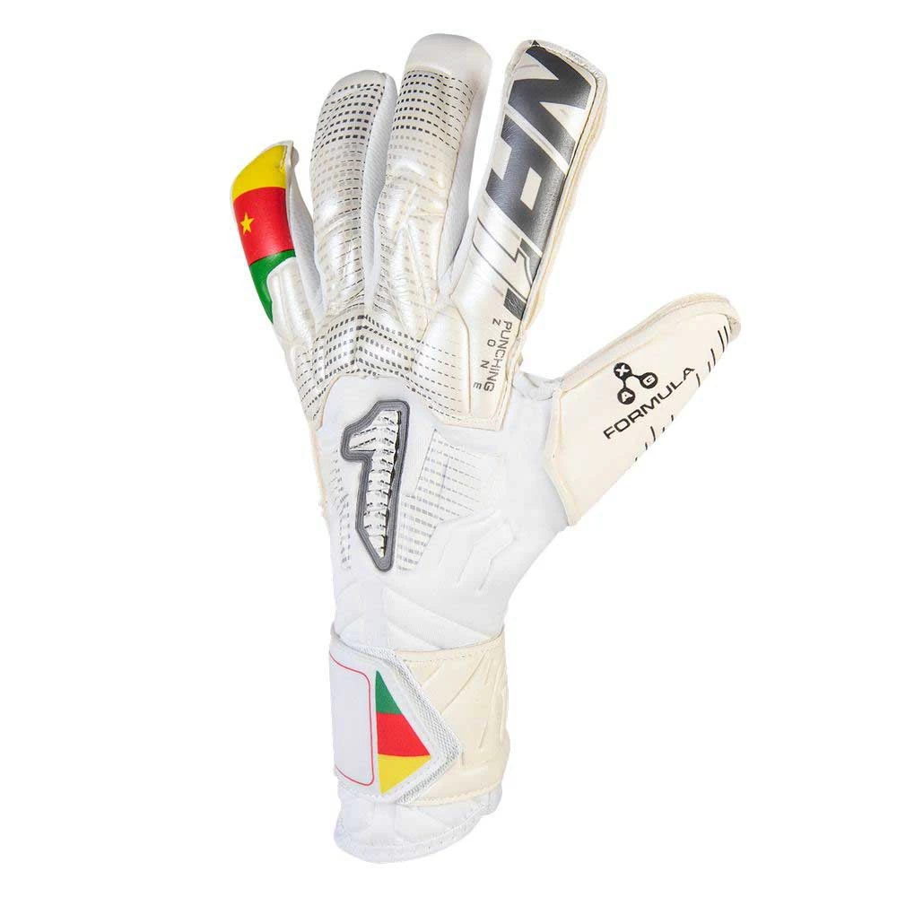 Egotiko Stellar AO Pro Goalkeeper Gloves - Image 3